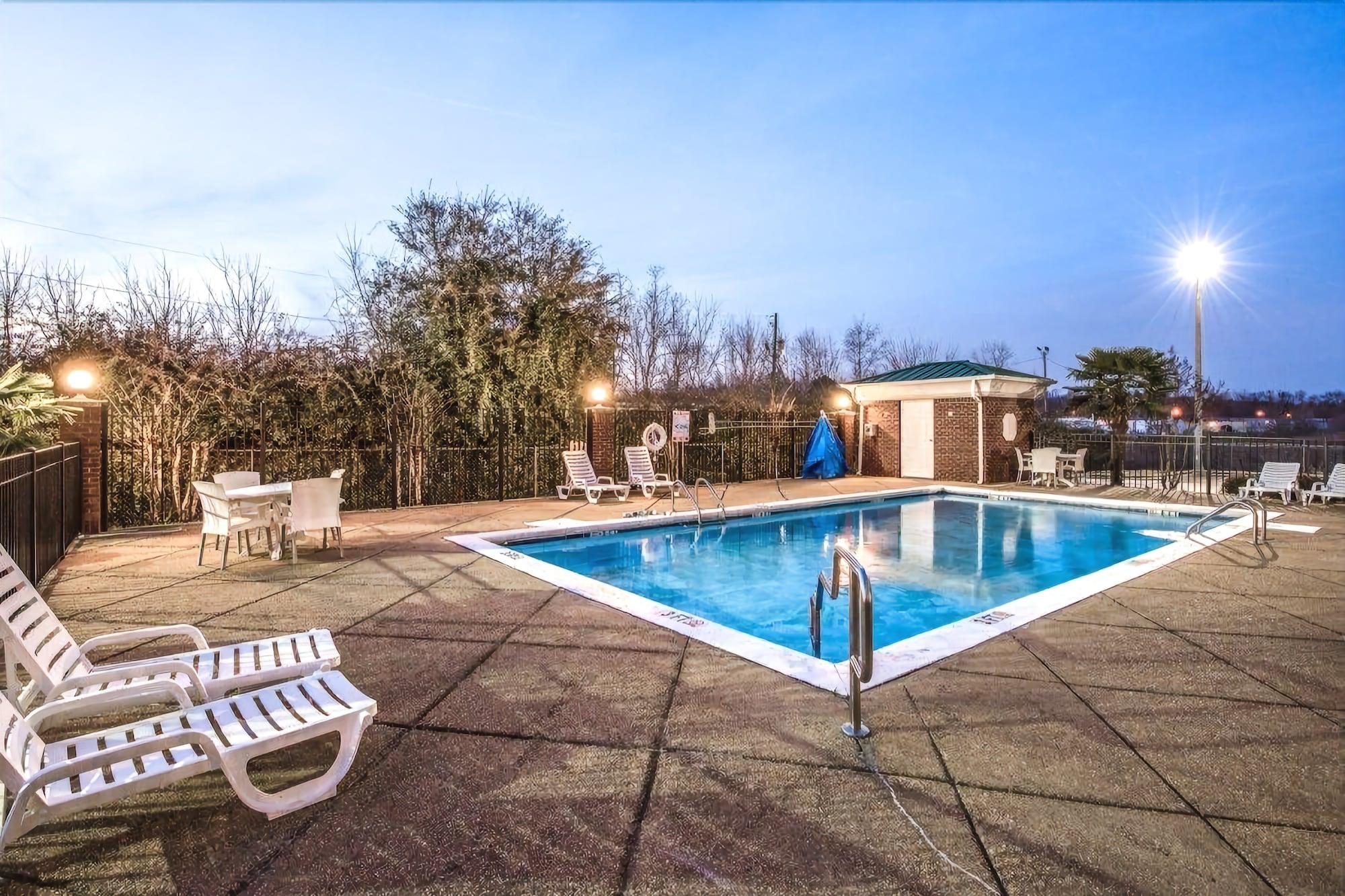 Baymont By Wyndham Montgomery South Εξωτερικό φωτογραφία