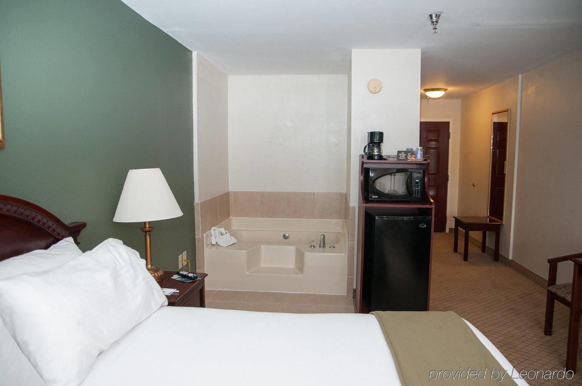 Baymont By Wyndham Montgomery South Εξωτερικό φωτογραφία
